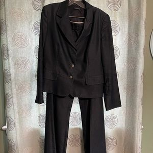 Women’s 2 pc pants suit